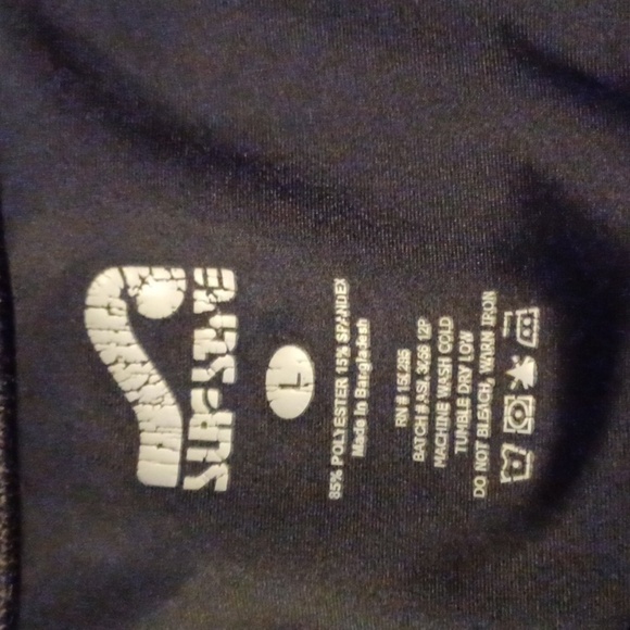 SURF STYLE, HEAT GEAR, AND SO. WOMENS SHIRT BUNDLE, AND SIZE LARGE. - Picture 6 of 7